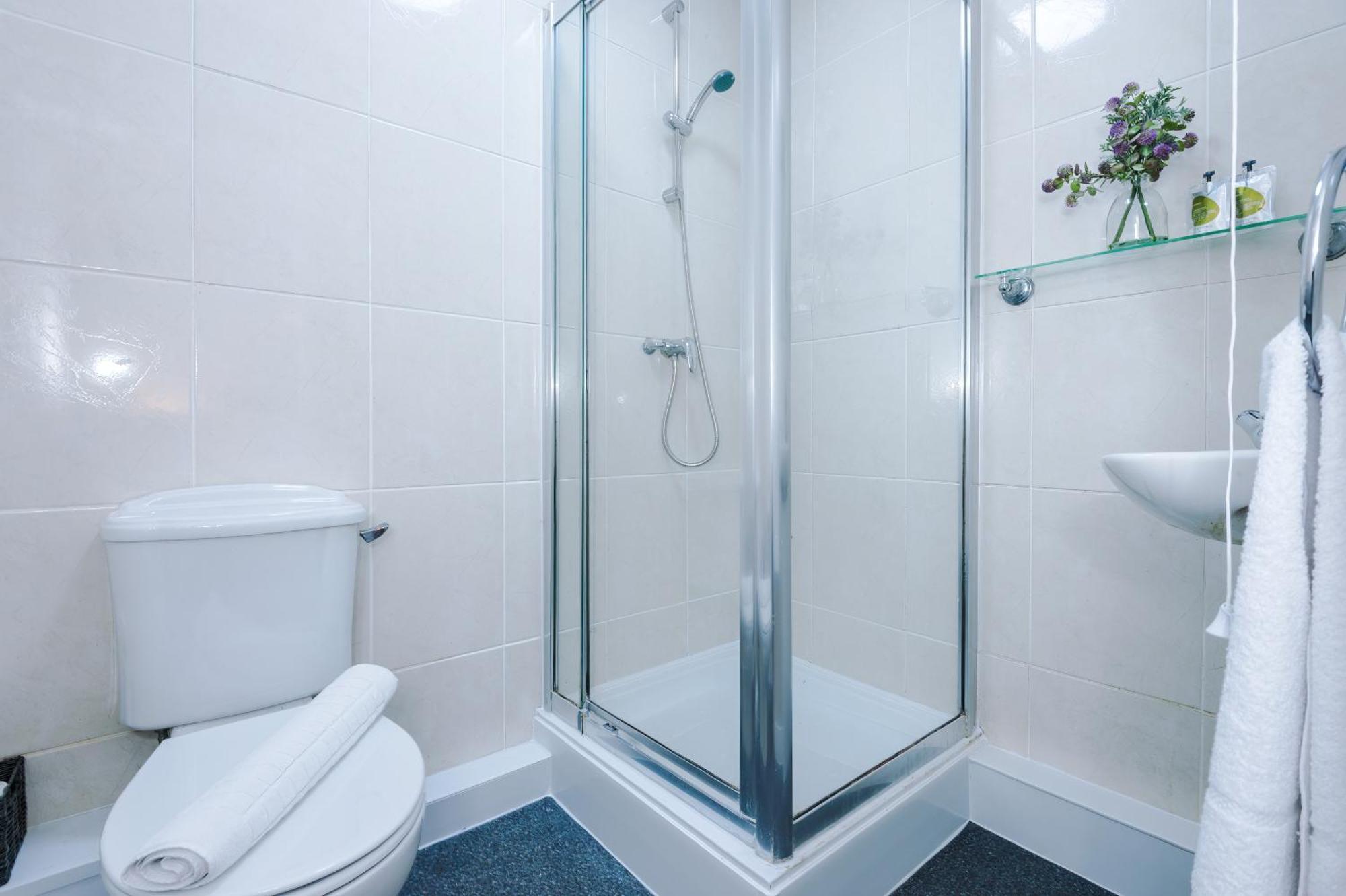 Apartamento Victoria Park 10 - Self Contained, 5 Mins Walk To Train Station & Town Centre, Free Parking Leamington Spa