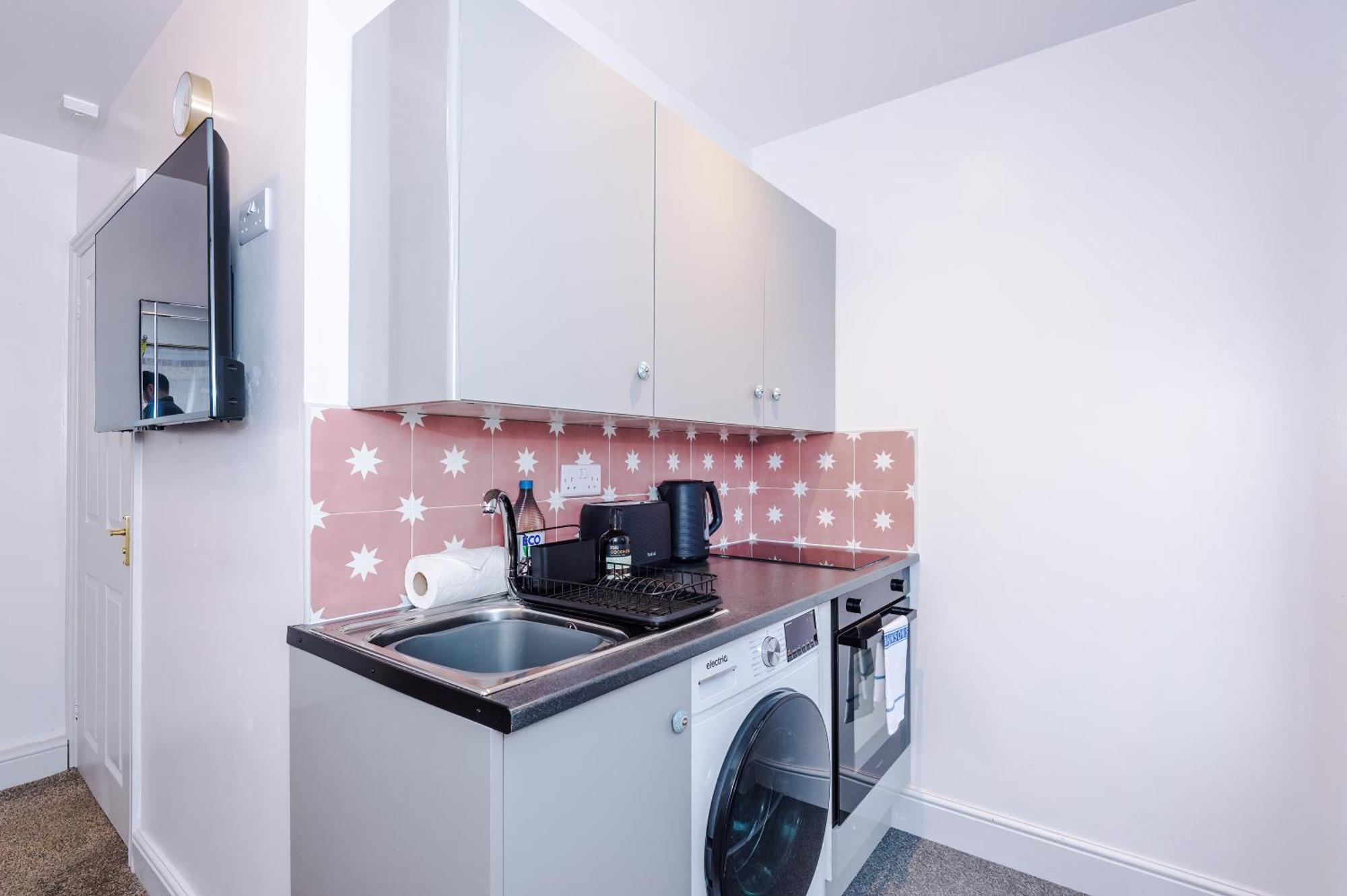 Victoria Park 10 - Self Contained, 5 Mins Walk To Train Station & Town Centre, Free Parking Apartamento Leamington Spa